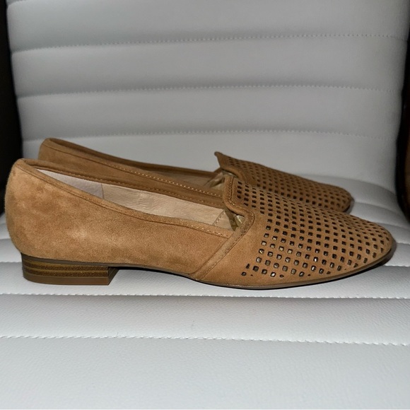 💝Crown Vintage Womens Tan Suede Perforated Smoking Flats Size 7 - Picture 5 of 10